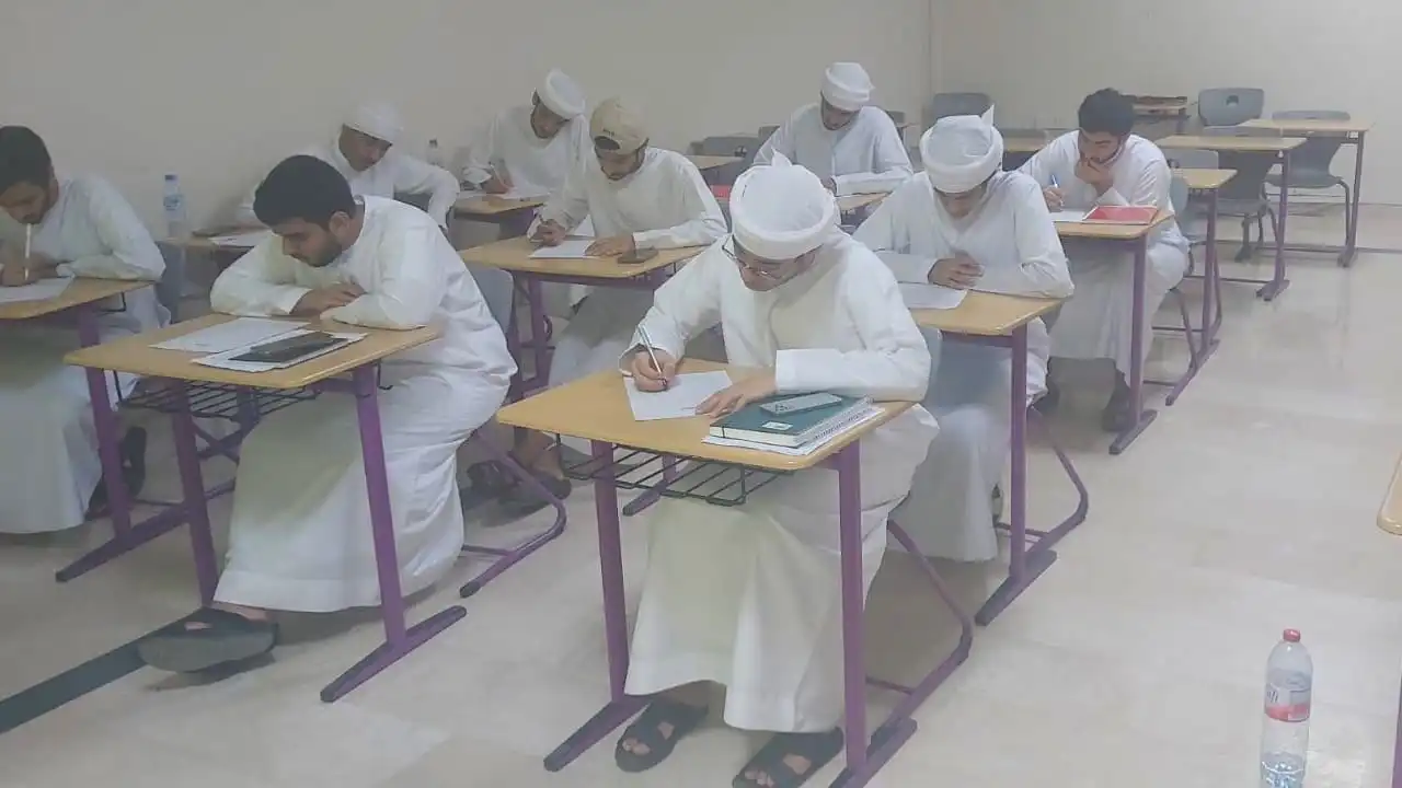 سالم بن هويدن يستعرض آلية الآيلتس لدعم طلبة الذيد الجامعيين